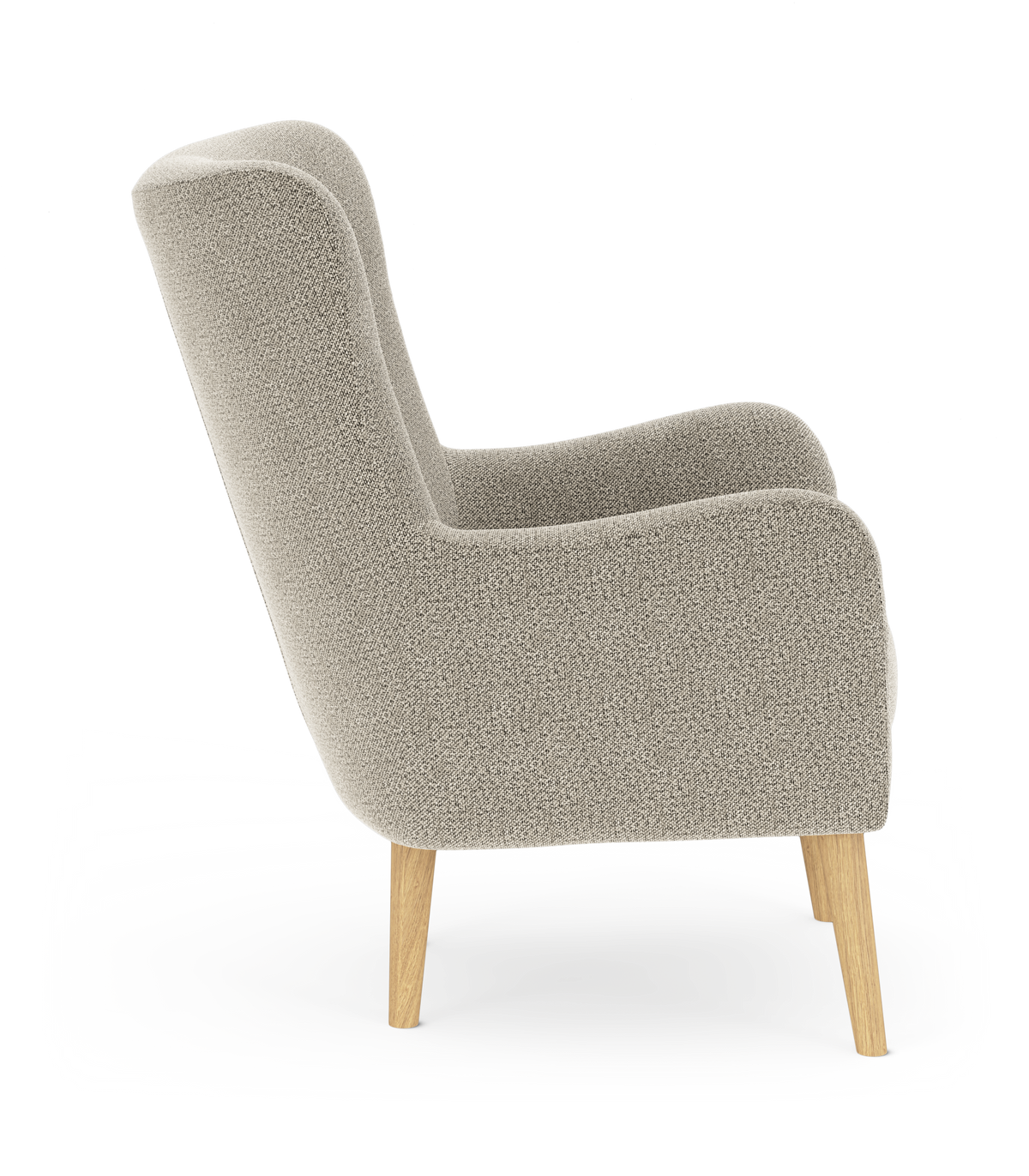 Beige fåtölj i bouclétyg med ljusa träben, sedd från sidan på vit bakgrund.