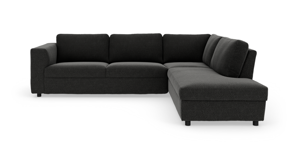Mörkgrå L‑soffa med högervänd divan, modern sektional i tyg på vit bakgrund.