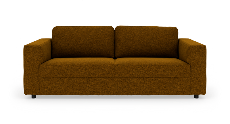Mörk senapsgul 2‑sits soffa i bouclé‑liknande tyg med raka armstöd, frontvy, frilagd på vit bakgrund._ps