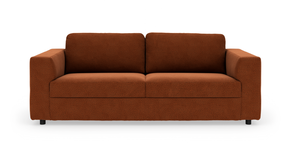 Rostbrun tygsoffa i modern stil, frontvy på vit bakgrund.