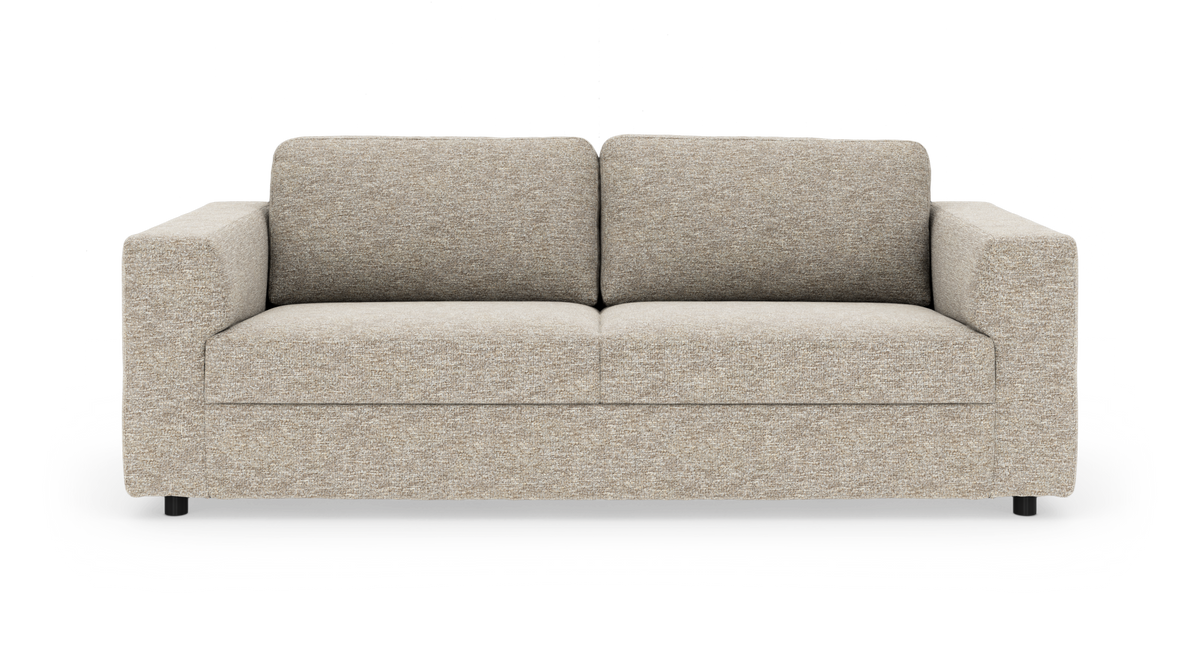 Beige 2-sits soffa i tyg, frontvy på vit studiobakgrund.