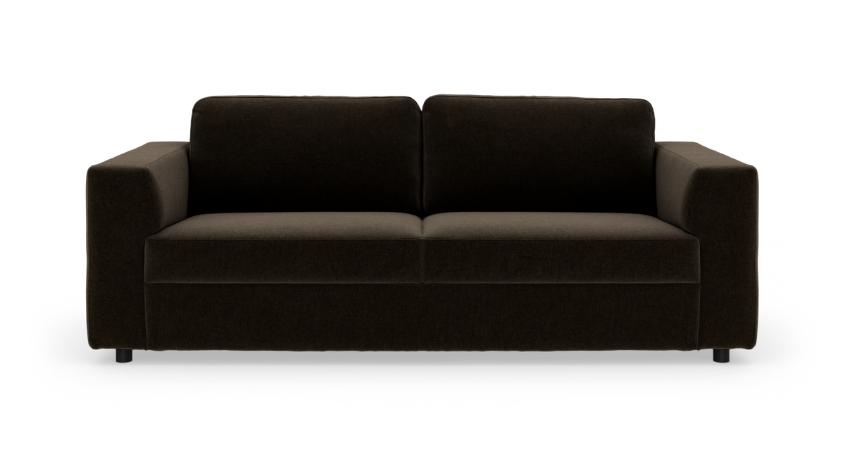 Mörkbrun, modern 3-sits soffa med breda armstöd, frilagd mot vit bakgrund.