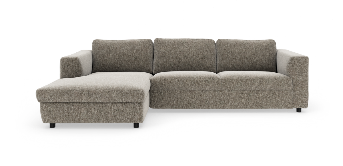 Modern 3-sits hörnsoffa med vänster schäslong i beigegrått tyg, frontvy på vit bakgrund.