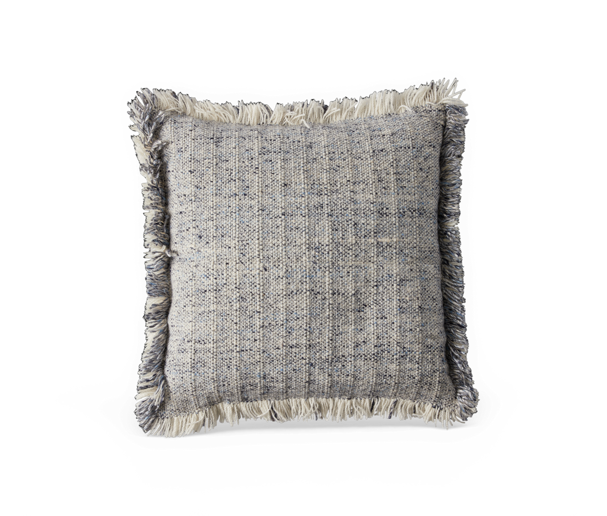 Kvadratisk kudde i vävd gråblå textil med fransad kant.