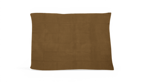 Brun stickad pläd med ribbad textur.