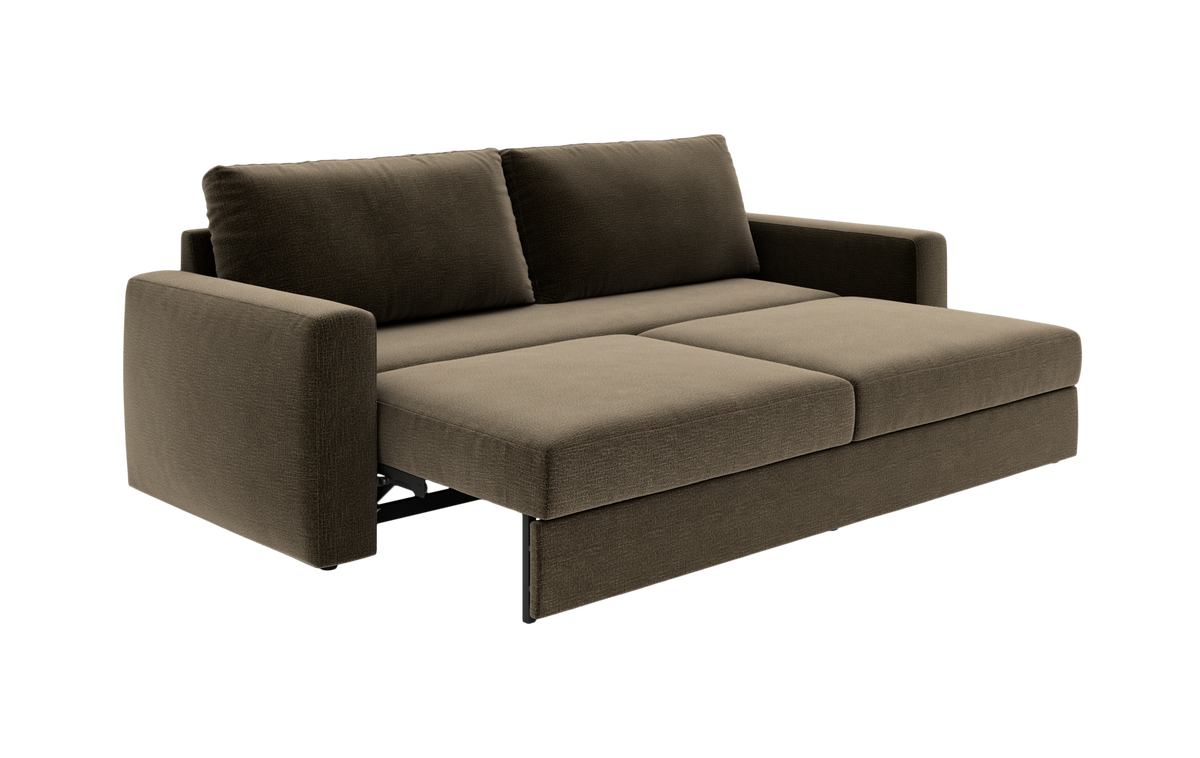 Brun tygbäddsoffa utdragen till säng med två ryggkuddar, modern design på vit bakgrund.