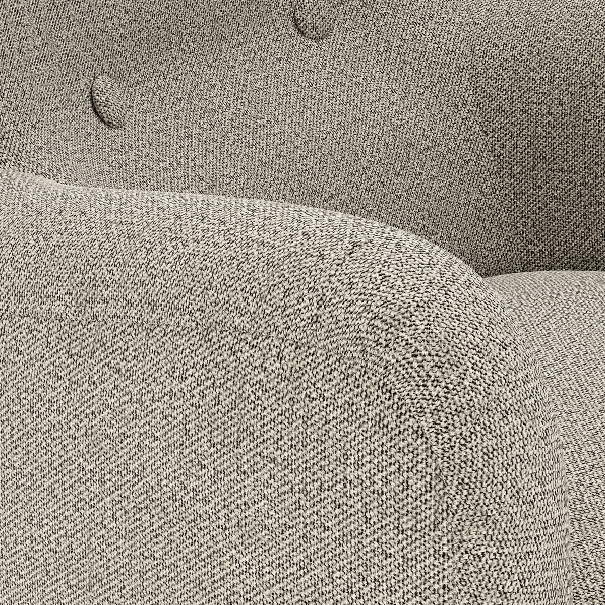 Närbild av beigegrå texturerad soffklädsel med rundat armstöd och diskreta knappar.
