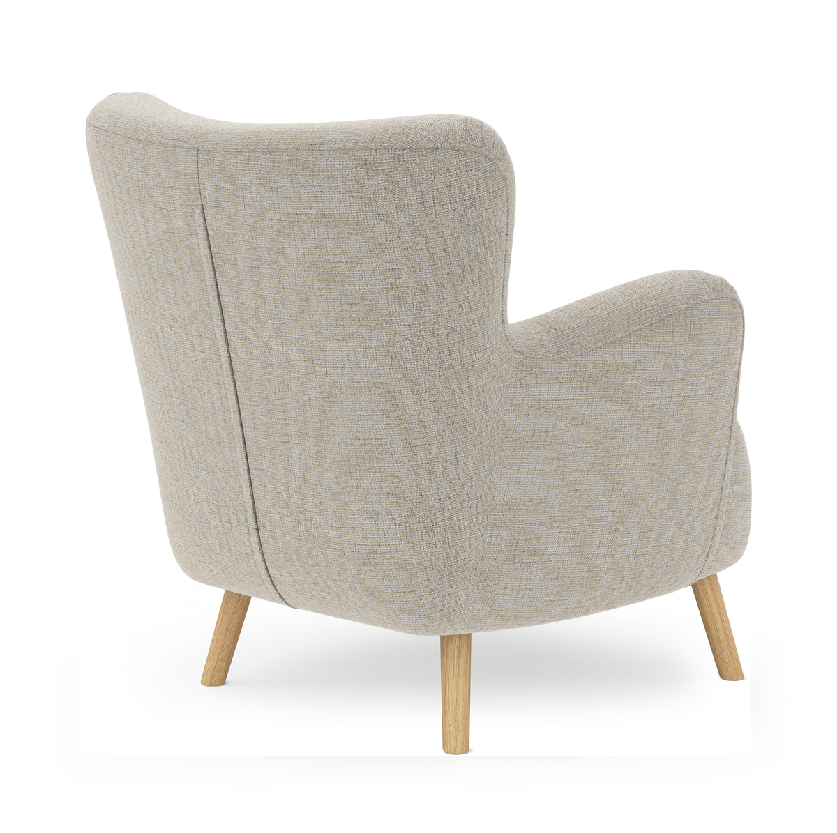 Beige fåtölj sedd bakifrån med ljusa träben, frilagd mot vit bakgrund.