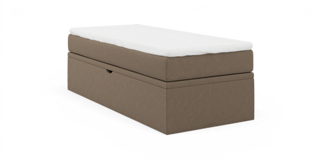 Smal enkelsäng med beige klädd sängbas och vit bäddmadrass, frilagd på vit bakgrund.