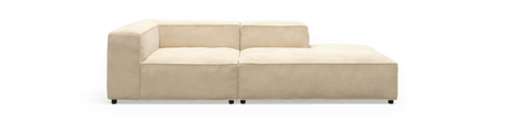 Beige modulsoffa med höger schäslong, frontvy mot svart bakgrund.