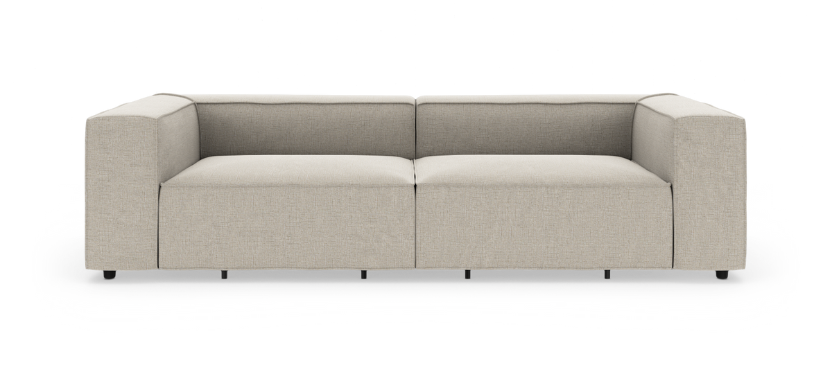Beige, modern tvåsitssoffa med tjocka armstöd på vit bakgrund, sedd rakt framifrån.