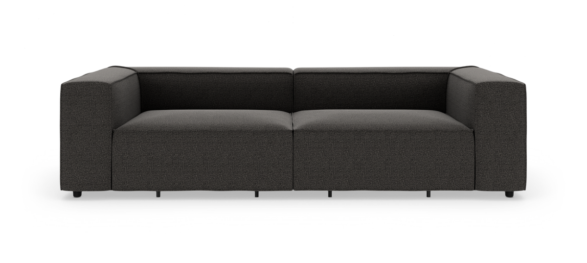 Mörkgrå modern låg modulsoffa med breda armstöd och djup sits, frilagd mot vit bakgrund, sedd rakt framifrån.