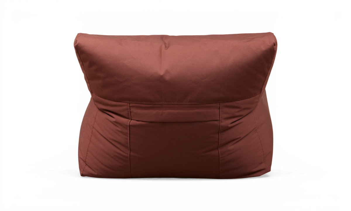 Brunröd säckstol (beanbag) sedd framifrån, fristående mot vit bakgrund.