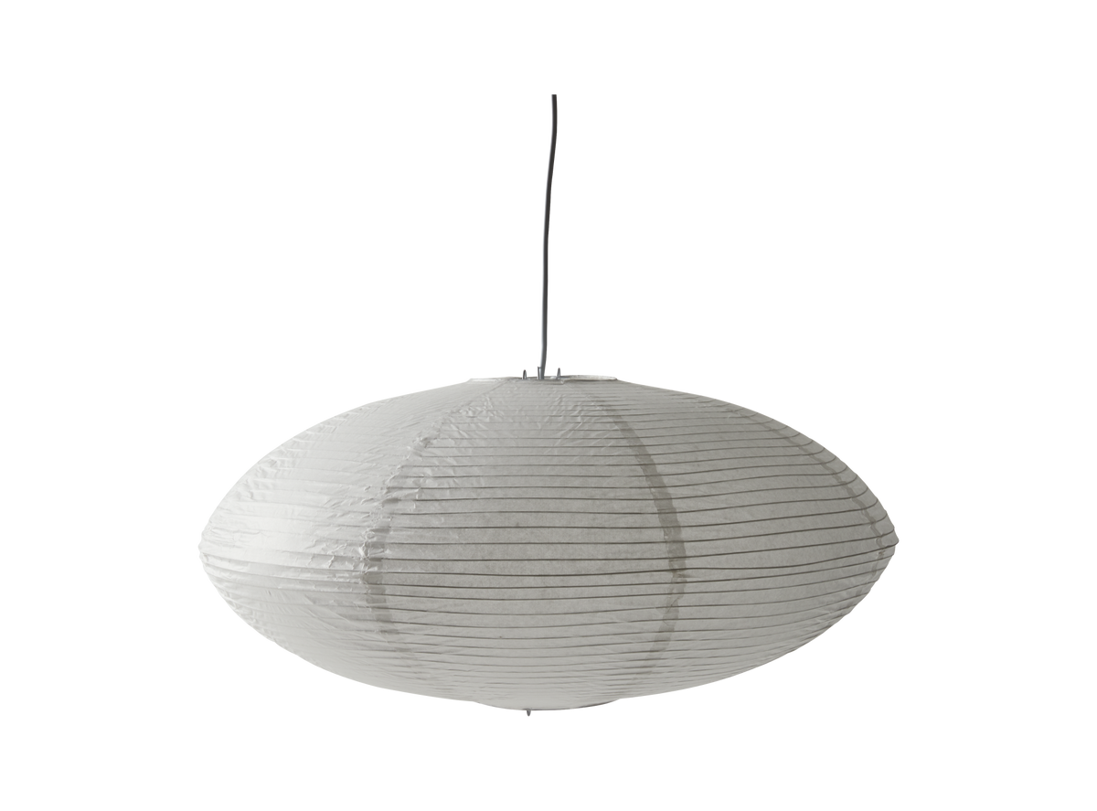 Vit oval rislamps-pendel med horisontella ribbor.