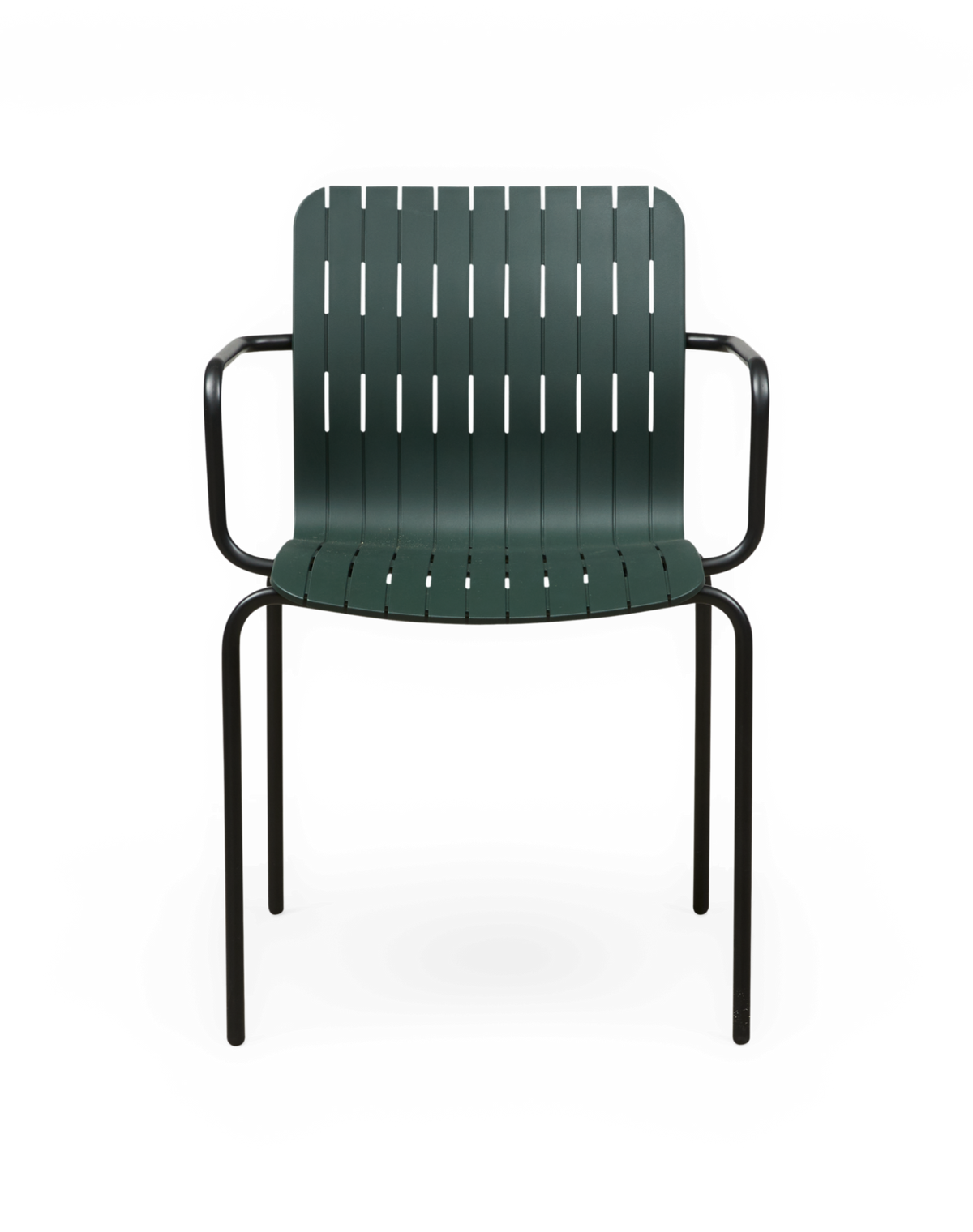 Grön lamellstol med armlän och svart metallstomme, frilagd frontvy.