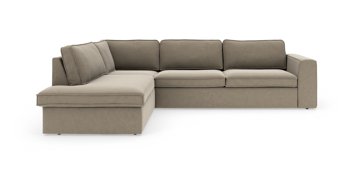 Beige L‑formad modulsoffa med schäslong till vänster på vit bakgrund.