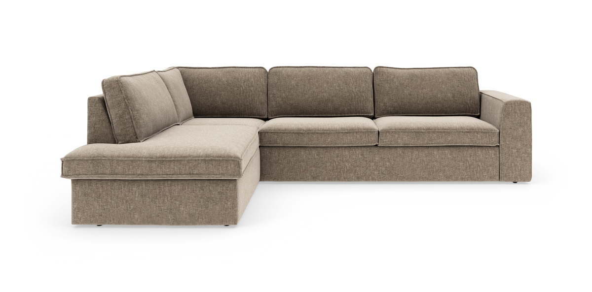 Beige L-formad modulsoffa med vänster divan, breda armstöd och tjocka ryggkuddar på vit bakgrund.