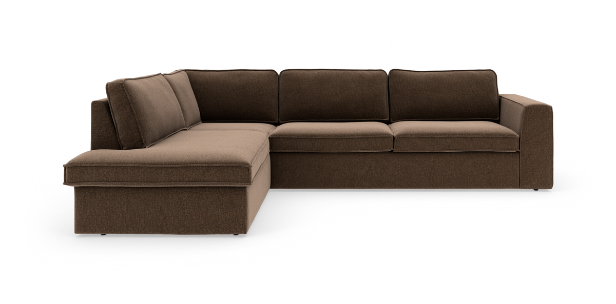 Brun L-formad modulsoffa med vänster schäslong i modern, enkel design mot vit bakgrund.