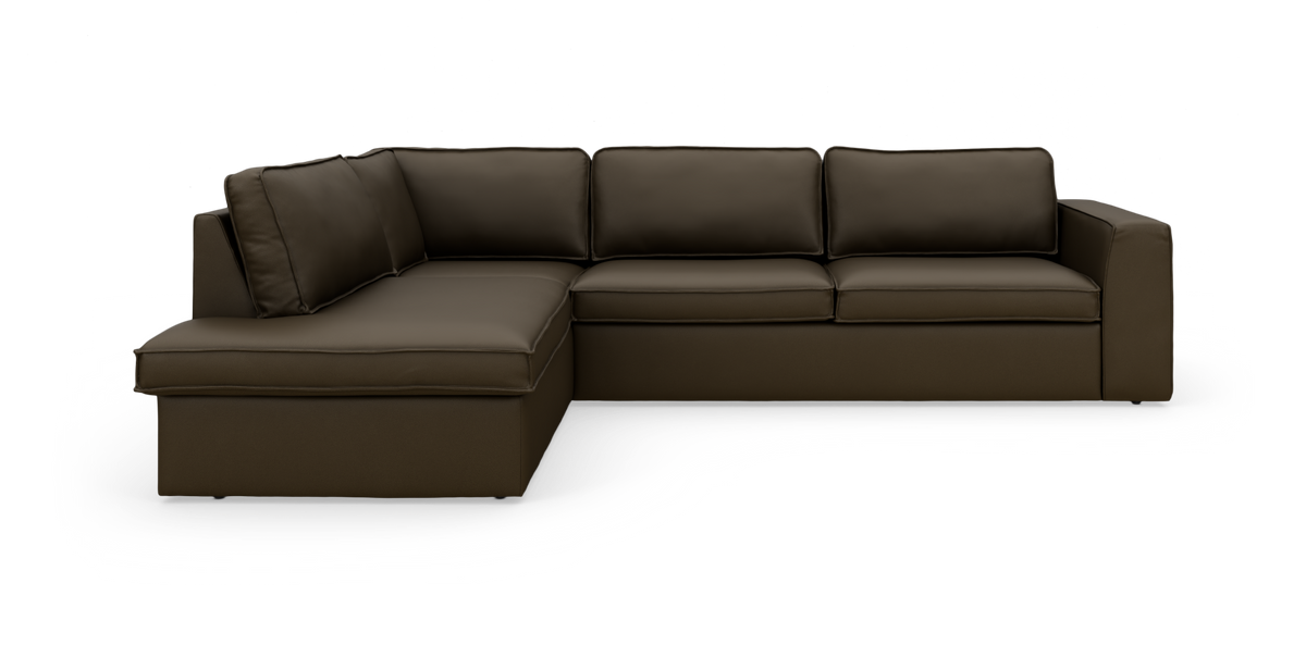 Mörkbrun L‑soffa med vänster schäslong i modern stil, fristående mot vit bakgrund.