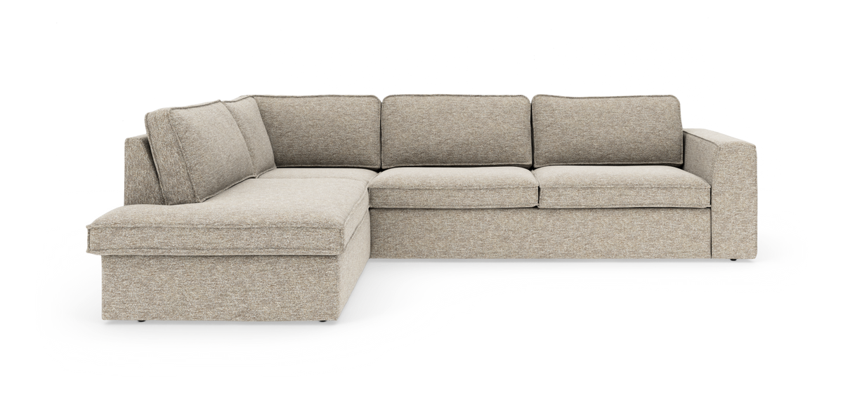 Beige L‑soffa med vänsterdivan, modern och stoppad i textil, frilagd på vit bakgrund.