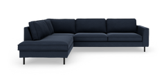 Mörkblå L‑soffa med vänster divan, slanka svarta ben och modern design på vit bakgrund.