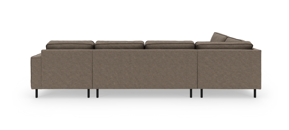 Brun modulsoffa, 4‑sits, visad bakifrån med svarta metallben på vit studiobakgrund.