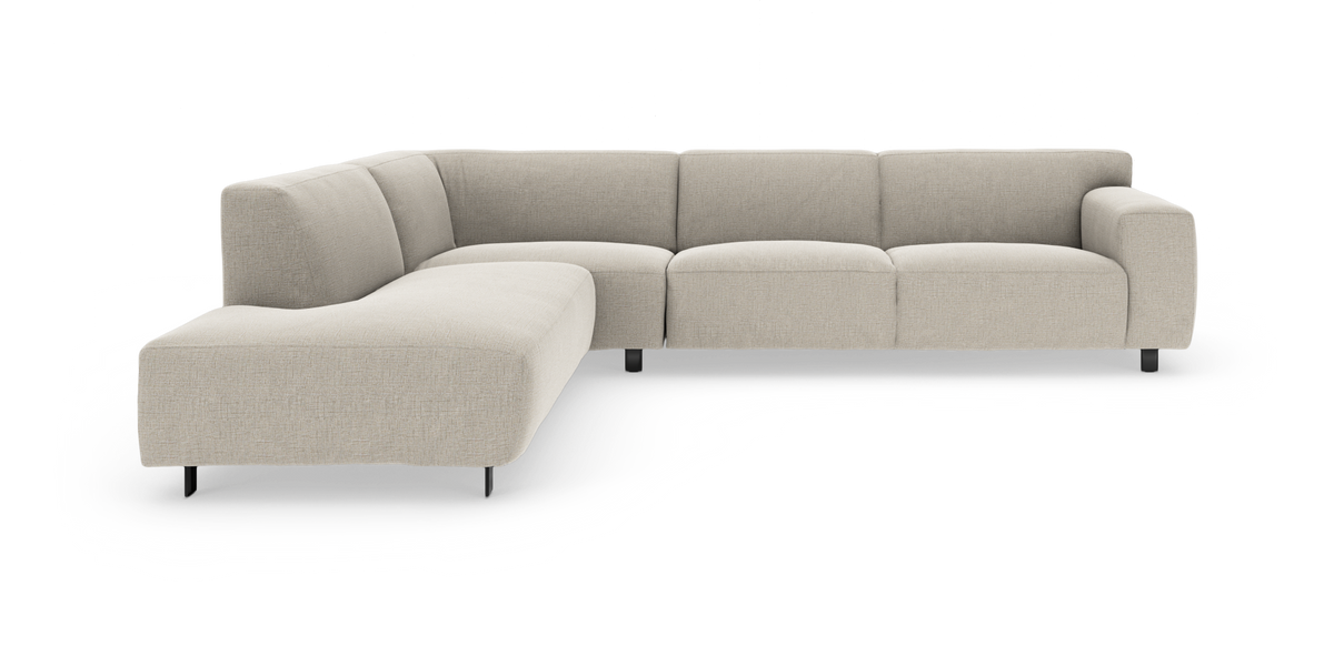 Beige L‑formad modulsoffa med metallben på vit bakgrund.