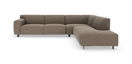 L‑formad modulsoffa i brun‑beige tyg med chaise longue till höger, frilagd på vit bakgrund.