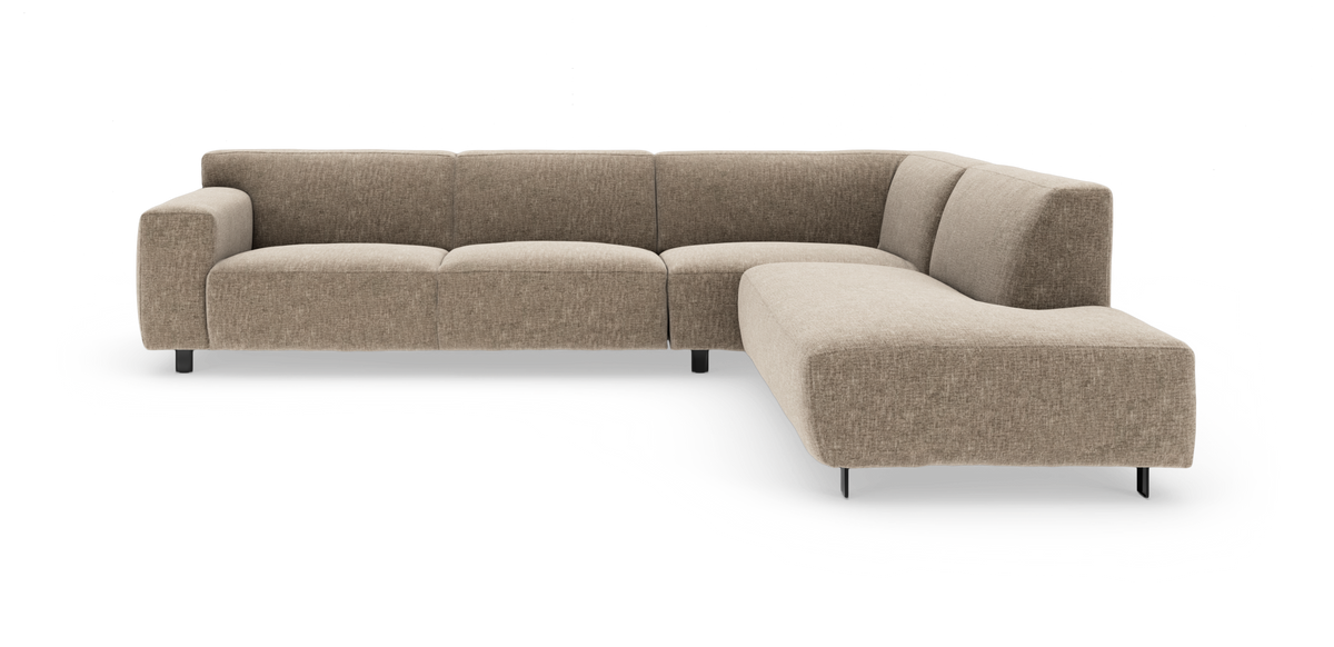 L‑formad modulsoffa i beige tyg på vit bakgrund.