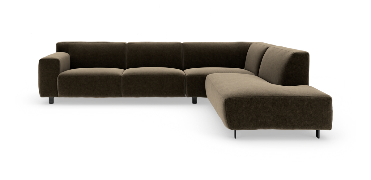 Modulär L-soffa i mörkbrun och beige textil med höger divan och smala metallben.
