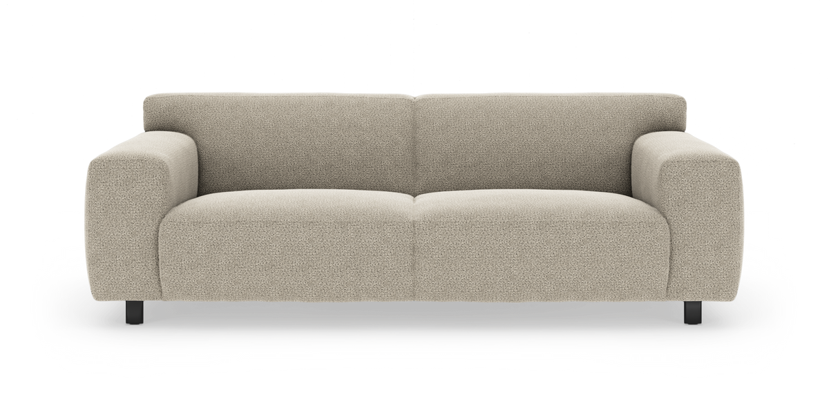 Beige tvåsitssoffa med rundade armstöd i bouclétyg, frontal vy mot vit bakgrund.