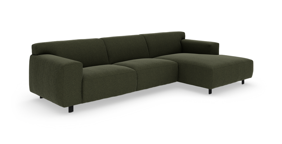 Mörkgrön hörnsoffa med schäslong åt höger i modern design på vit bakgrund.