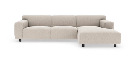 Beige modulsoffa med schäslong till höger i modern, minimalistisk design på vit bakgrund.