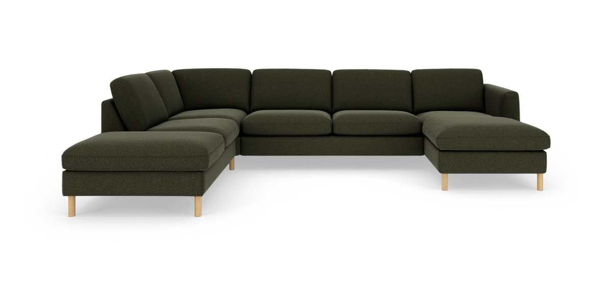 Mörkgrön modulsoffa i U-form med vänster loungedel och höger schäslong, runda träben, frilagd på vit bakgrund.
