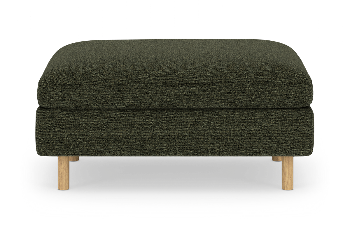 Grön fotpall/ottoman med tygklädsel och ljusa träben, frilagd på vit bakgrund.