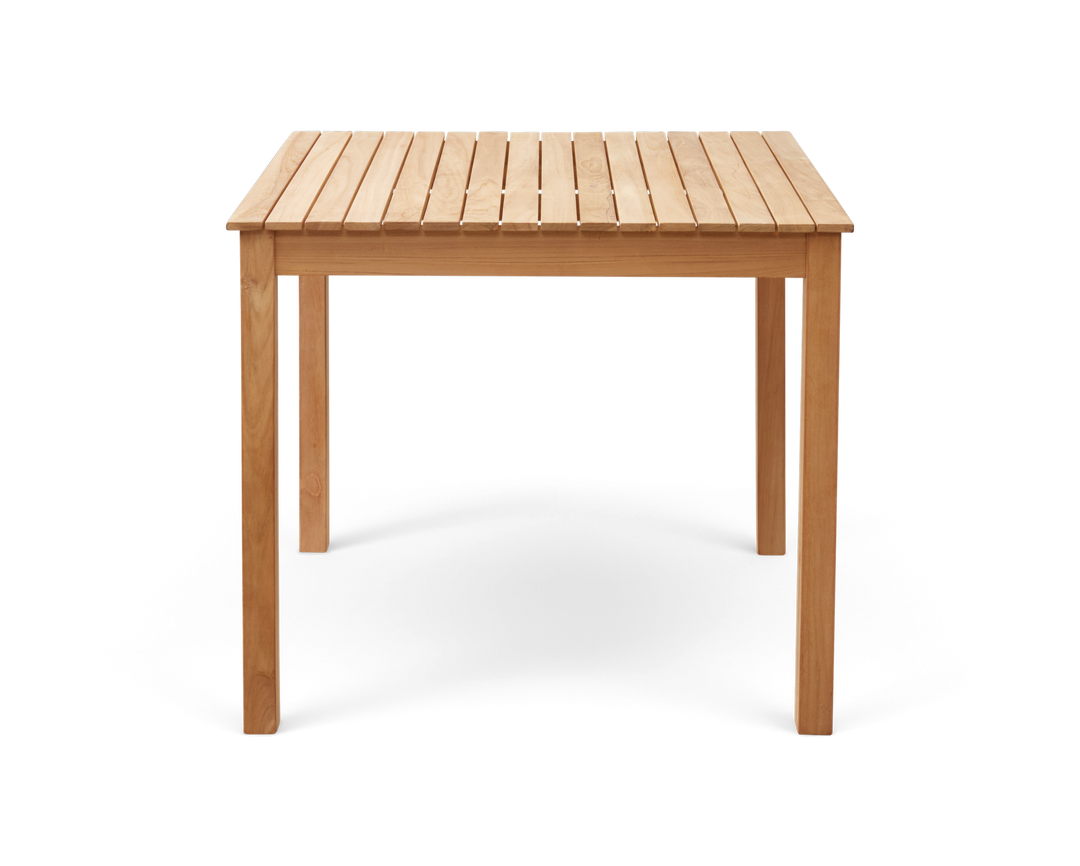Kvadratiskt bord i massivt trä med ribbad bordsskiva, frontvy.