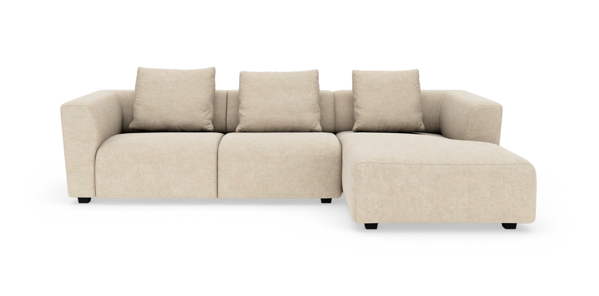 Beige modulsoffa med schäslong till höger, frilagd mot vit bakgrund.