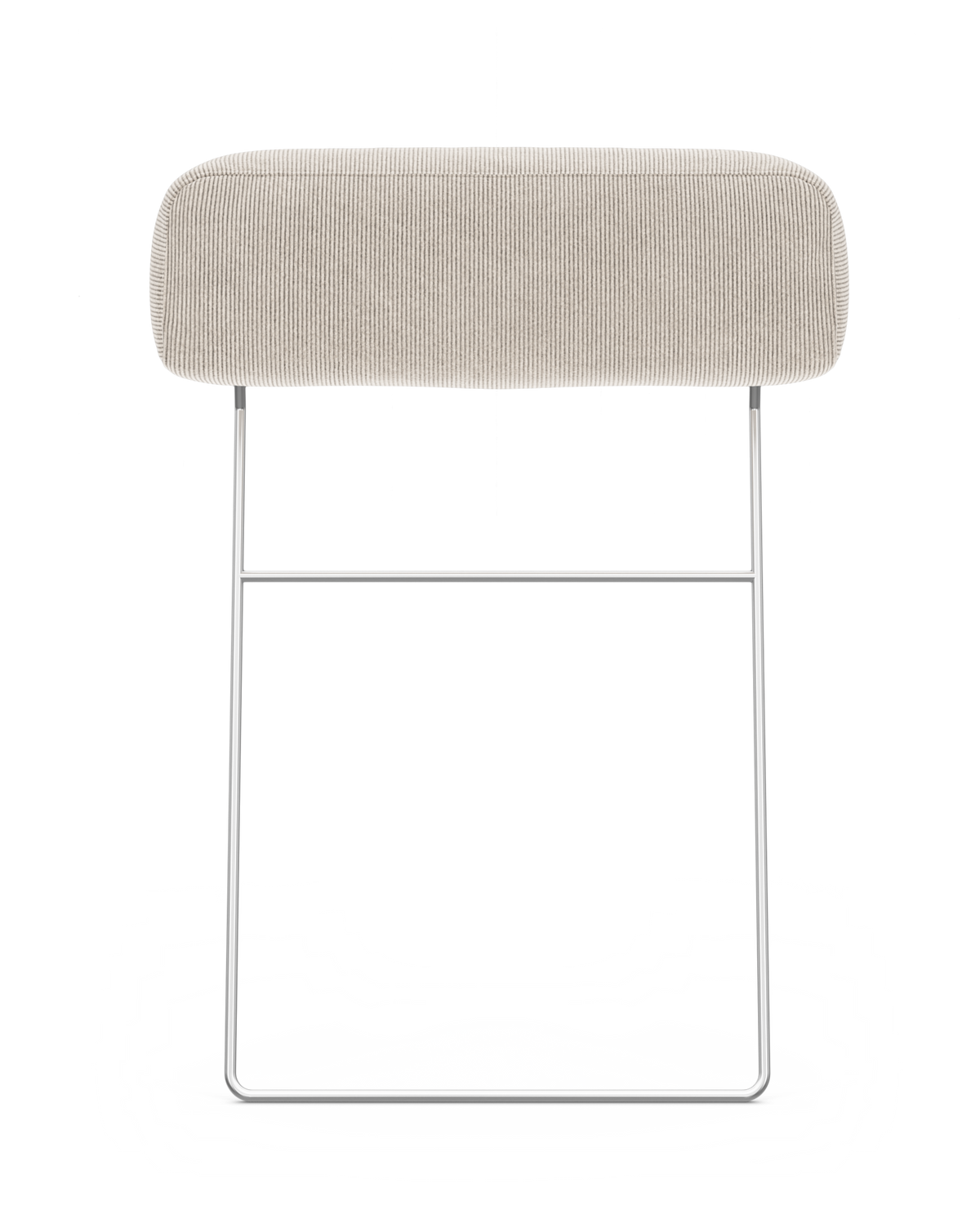 Beige stoppad pall/bänk med rundad, ribbad sits och kromad slädbensram, sedd rakt framifrån på vit bakgrund.