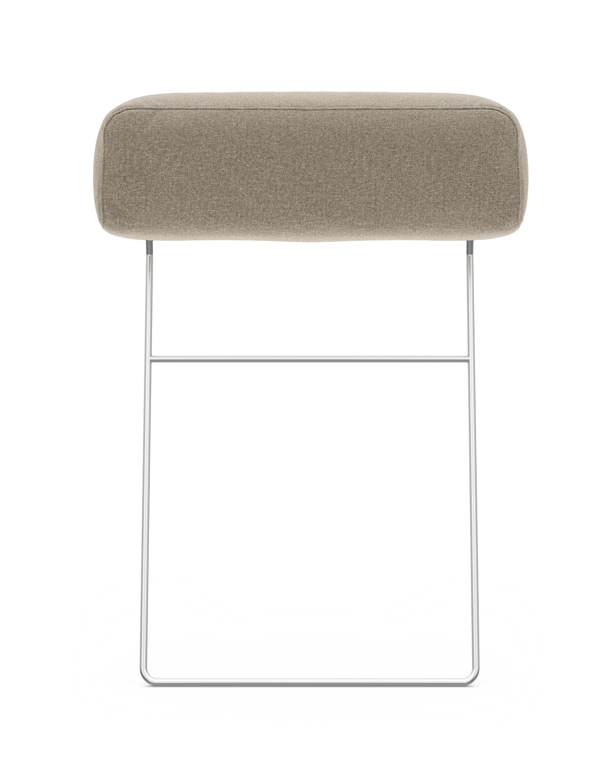 Beige stoppad pall med rundad sittdyna och kromat slädben, frilagd produktbild.