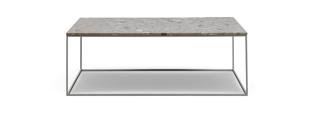 Rektangulärt soffbord med beige terrazzo-liknande stenbordsskiva och slankt metallunderrede, frilagt mot svart bakgrund.
