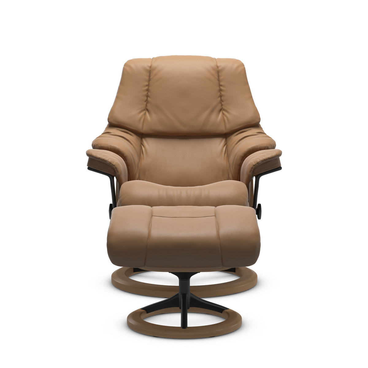 Beige läderfåtölj med matchande fotpall på svart- och träbas, frilagd på vit bakgrund.