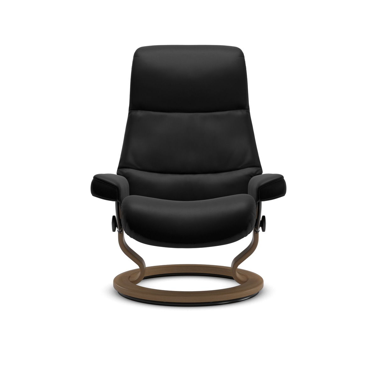 Framifrånvy av en modern svart reclinerfåtölj med trärund bas mot vit bakgrund.