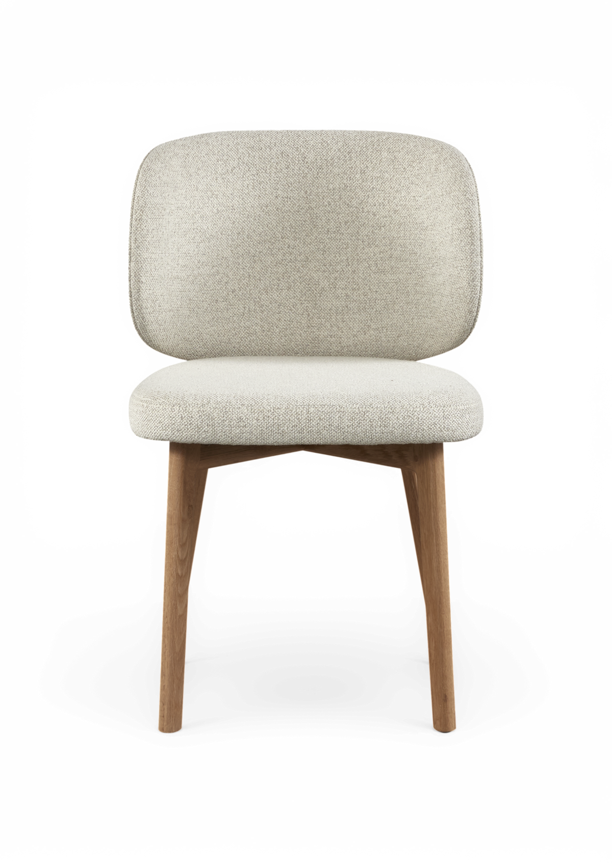 Beige stoppad stol med rundad rygg och sits på ben i ljust trä, sedd rakt framifrån.