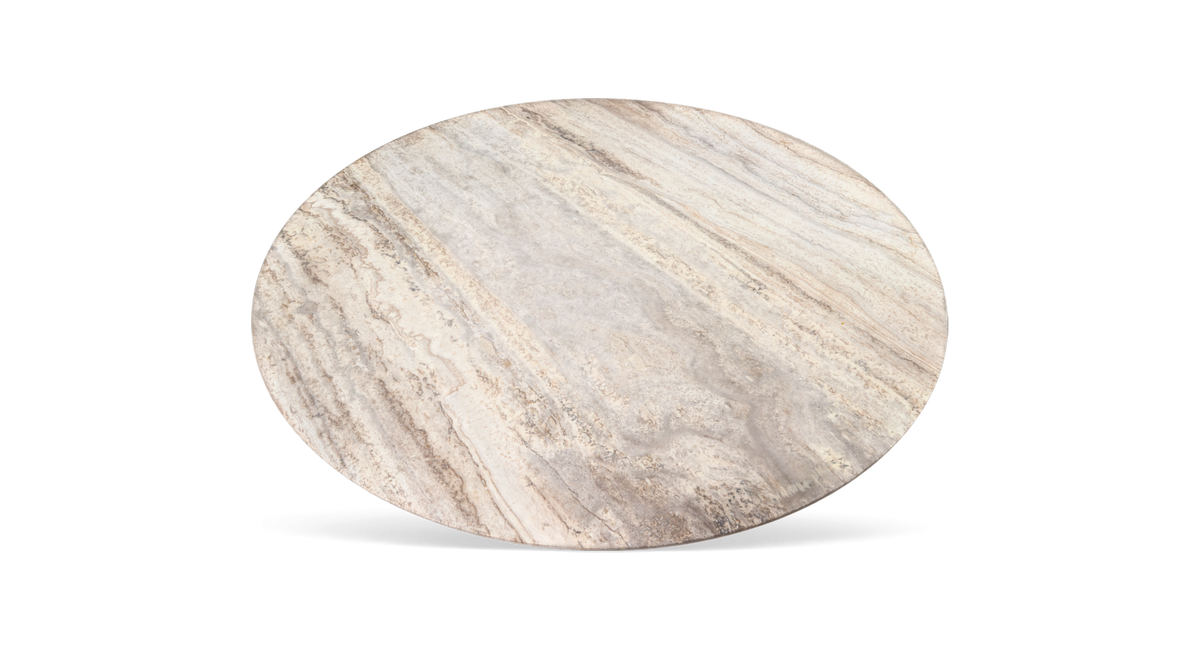 Rund beige marmorskiva med naturliga ådringar, frilagd på vit bakgrund.