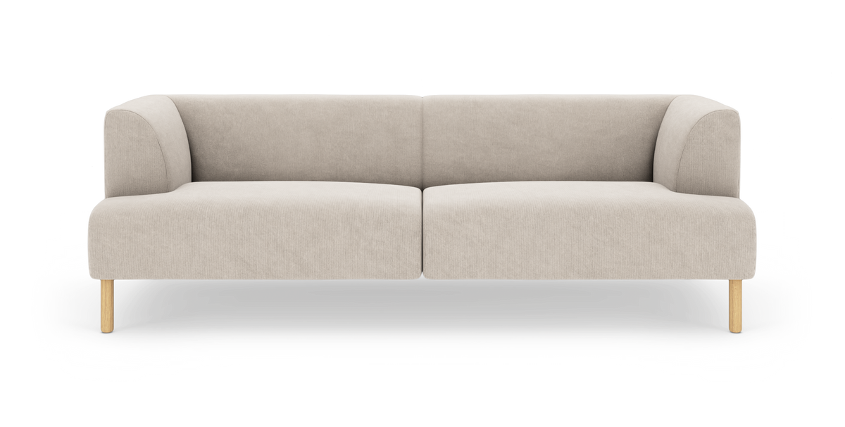 Beige 2-sits soffa i manchesterliknande tyg med rundade hörn och ljusa träben, frilagd produktbild sedd rakt framifrån.