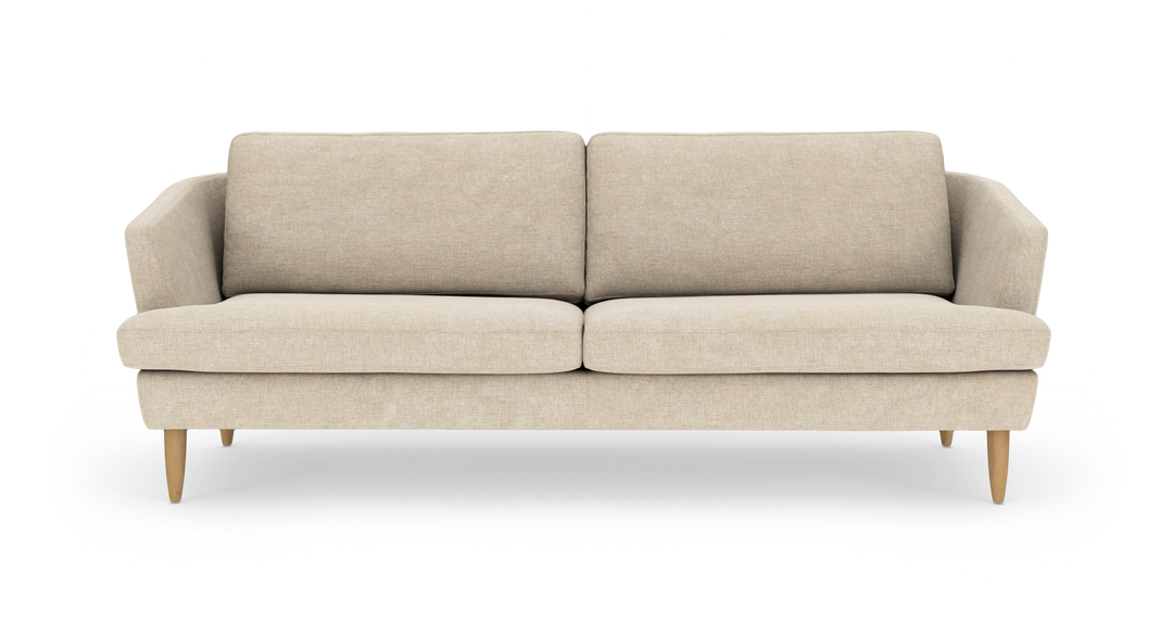 Beige soffa med två sittdynor och träben, frontvy på vit bakgrund.