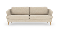 Beige soffa med två sittdynor och träben, frontvy på vit bakgrund.