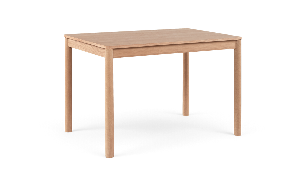 Litet rektangulärt bord i ljust trä med rundade ben, frilagt på vit bakgrund.