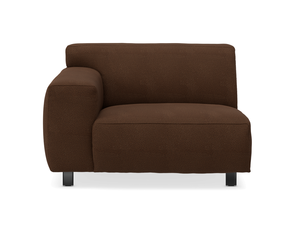 Brun vänsterhörnsmodul/sofa med vänster armstöd, frontvy i studiouppställning.