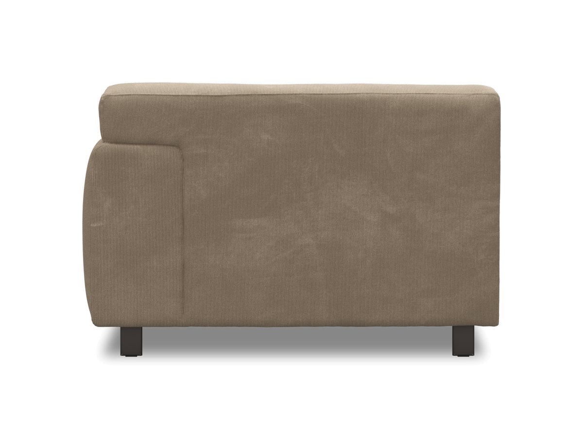 Sidovy av beige modulsofa med armstöd och svarta ben, frilagd produktbild.